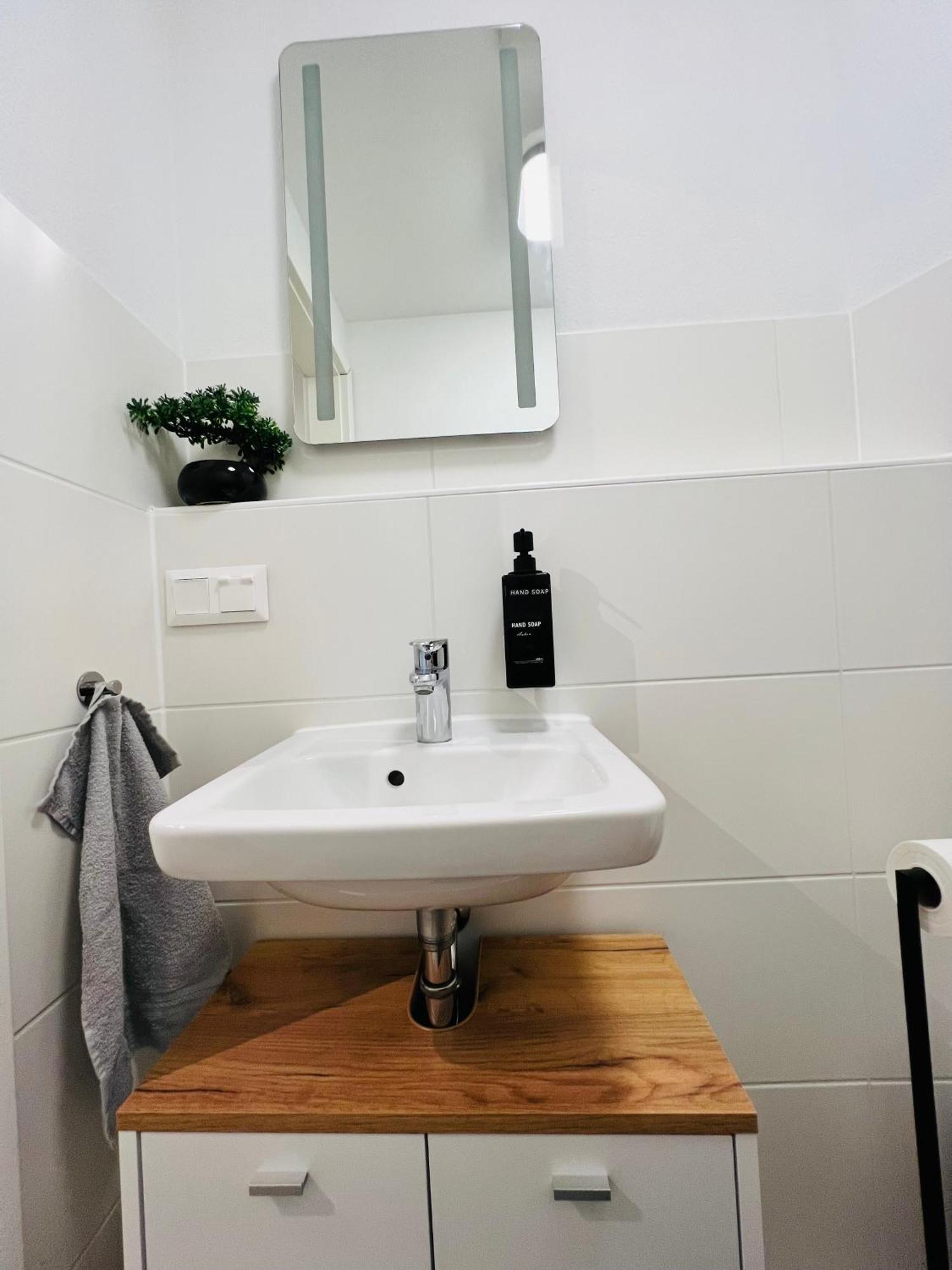 Moderne Wohnung Naehe Hbf-Lift-Tiefgarage-Contactless Check-In ハノーファー エクステリア 写真